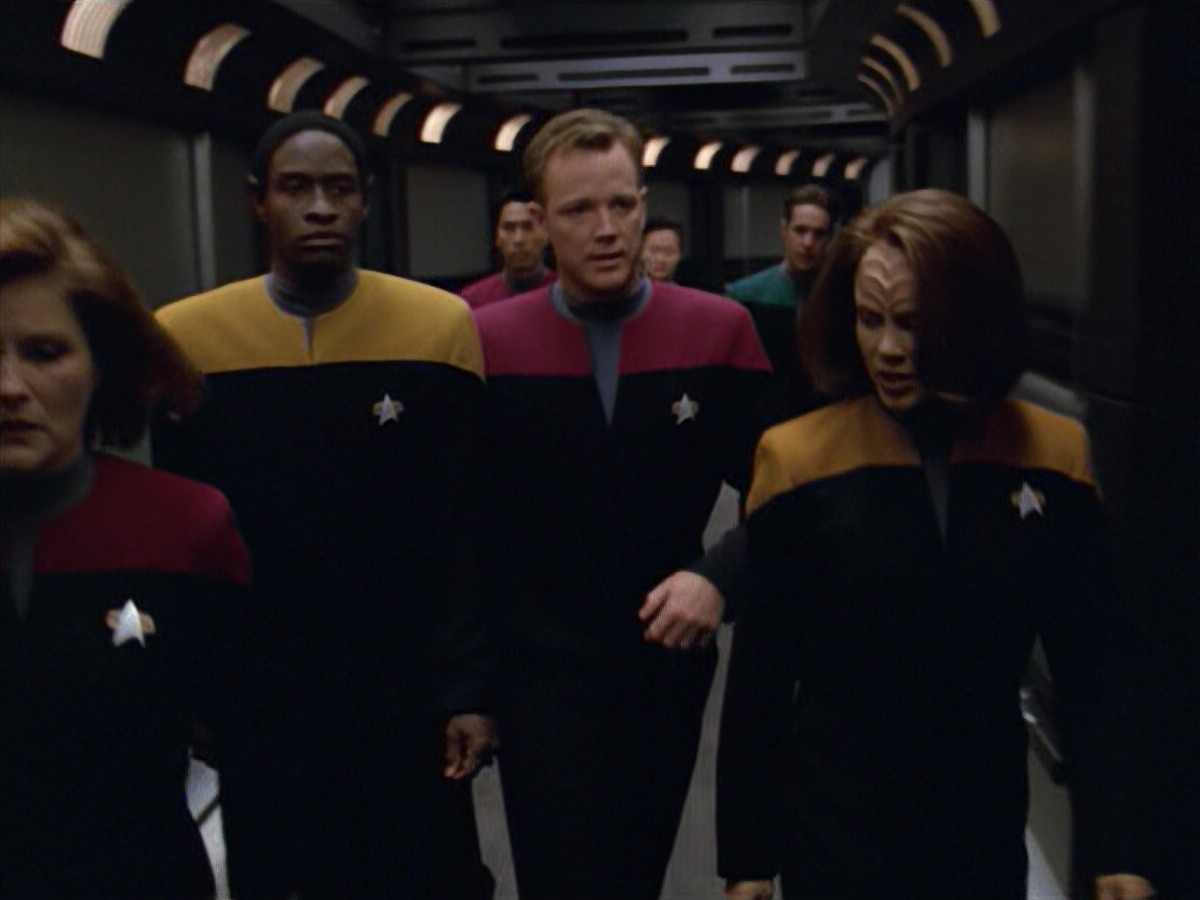 extant_StarTrek_VOY_5x08-NothingHuman_00157.jpg