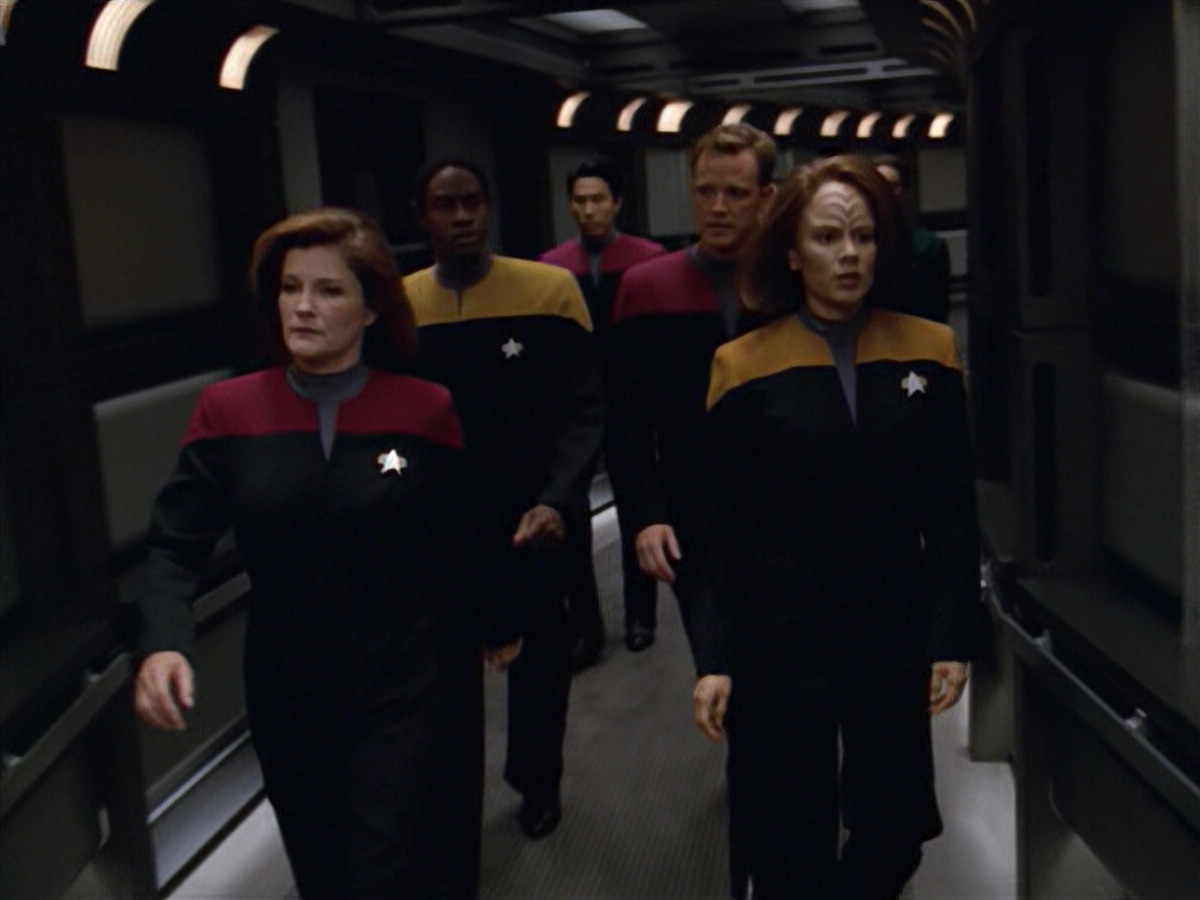 extant_StarTrek_VOY_5x08-NothingHuman_00161.jpg
