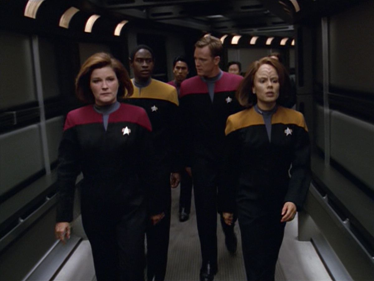 extant_StarTrek_VOY_5x08-NothingHuman_00162.jpg