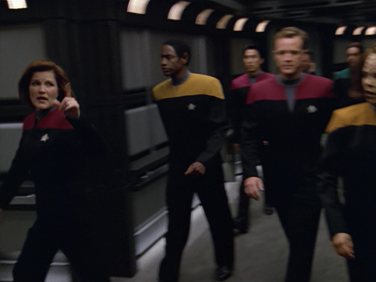 extant_StarTrek_VOY_5x08-NothingHuman_00164.jpg