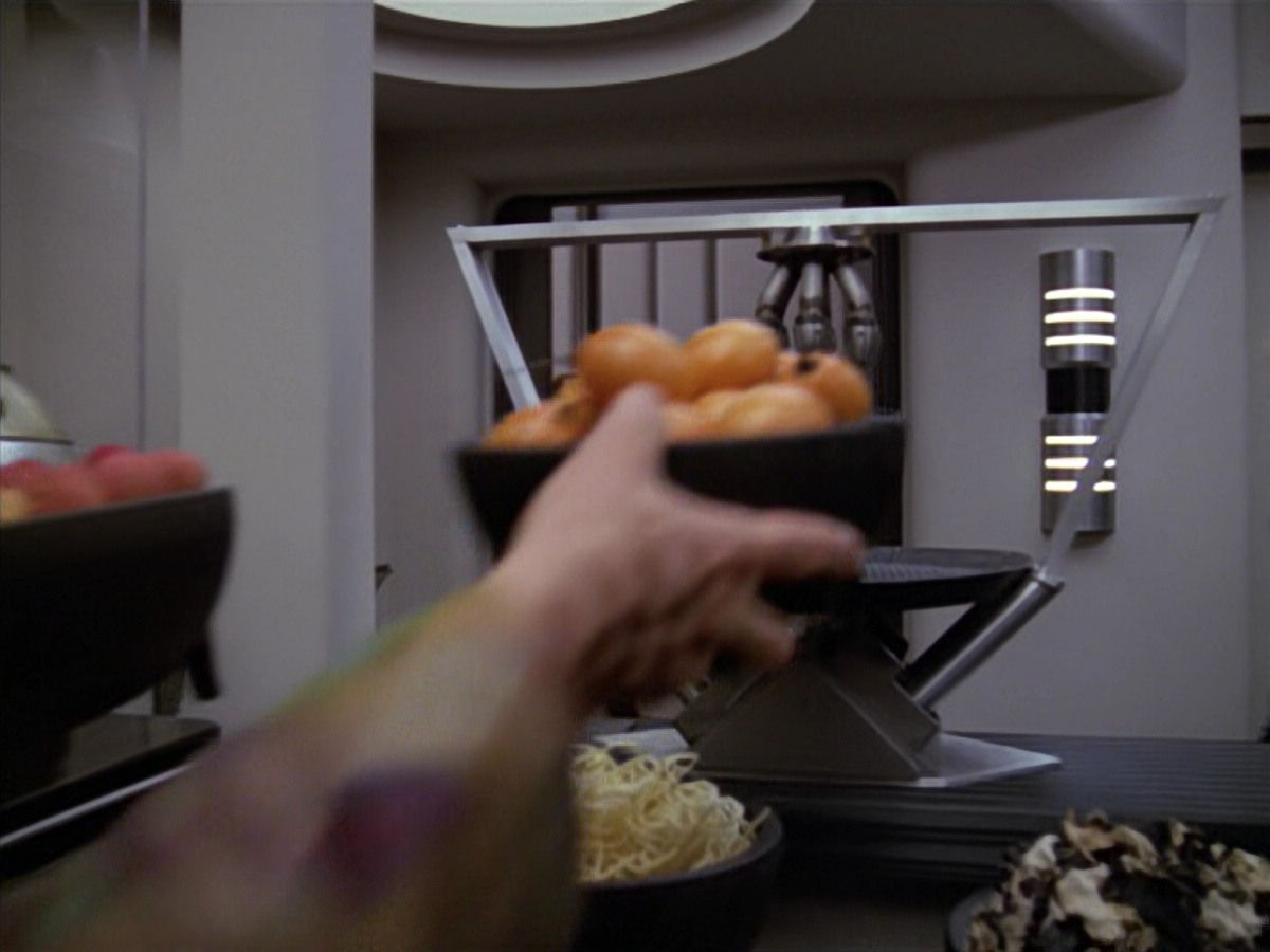 extant_StarTrek_VOY_5x08-NothingHuman_00169.jpg