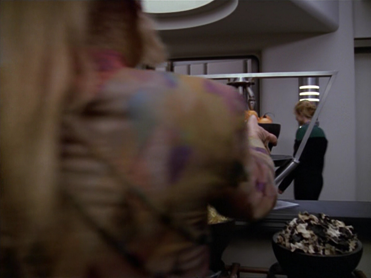 extant_StarTrek_VOY_5x08-NothingHuman_00170.jpg