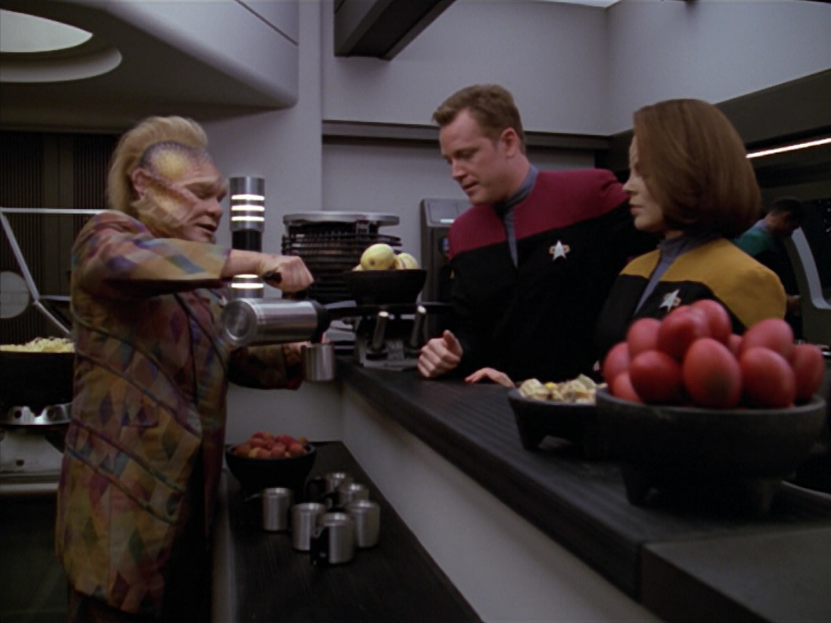 extant_StarTrek_VOY_5x08-NothingHuman_00180.jpg