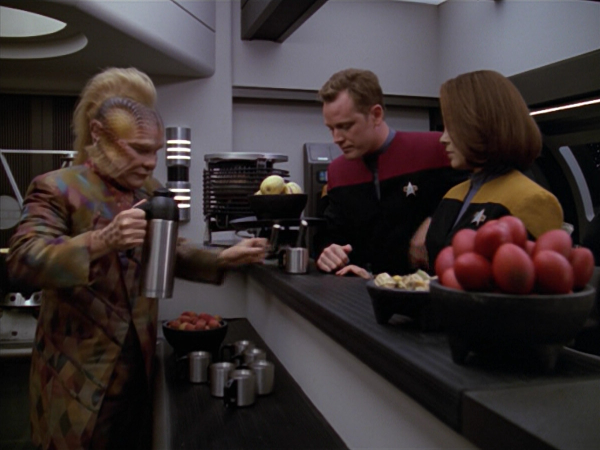 extant_StarTrek_VOY_5x08-NothingHuman_00182.jpg