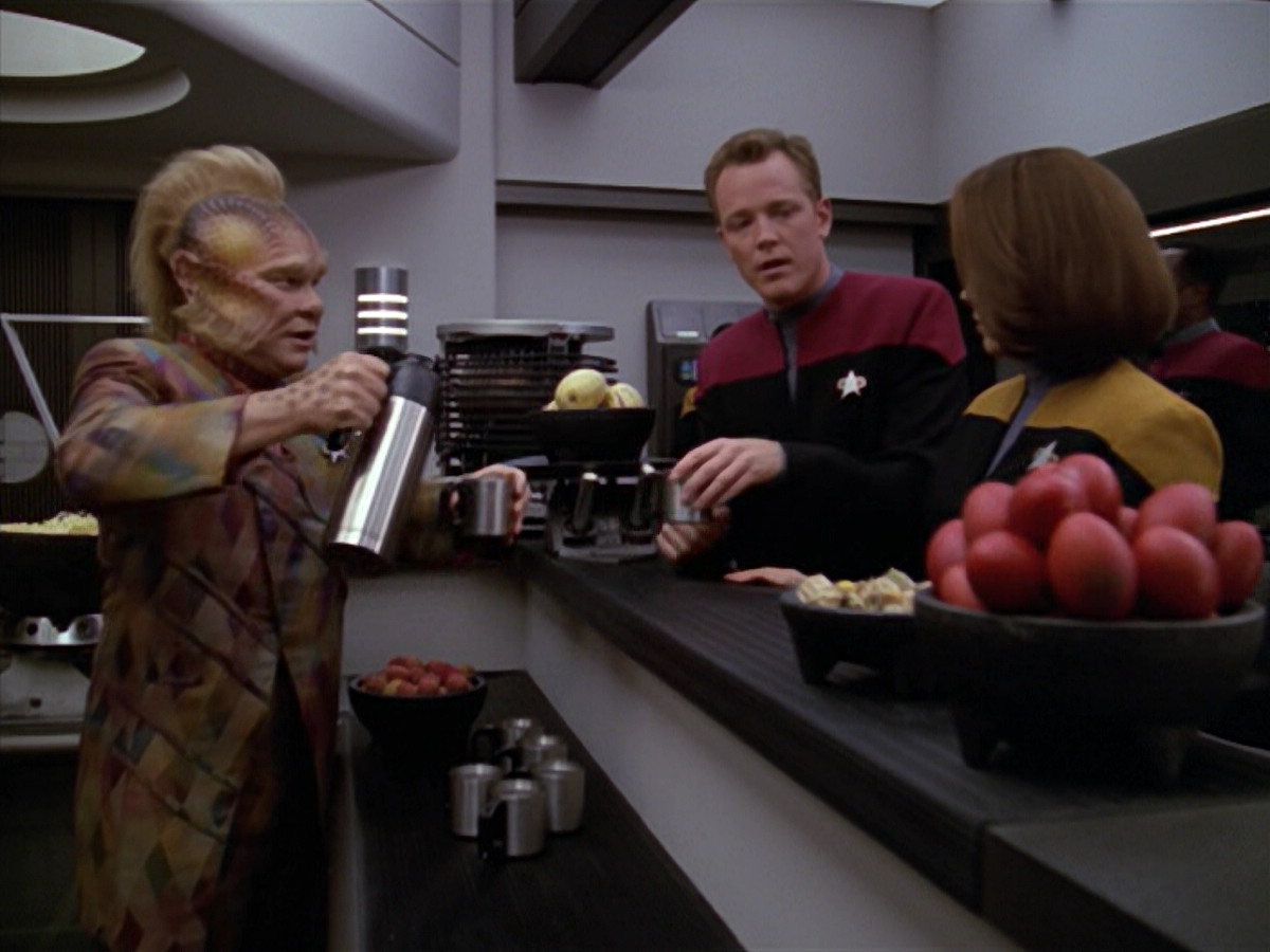 extant_StarTrek_VOY_5x08-NothingHuman_00184.jpg