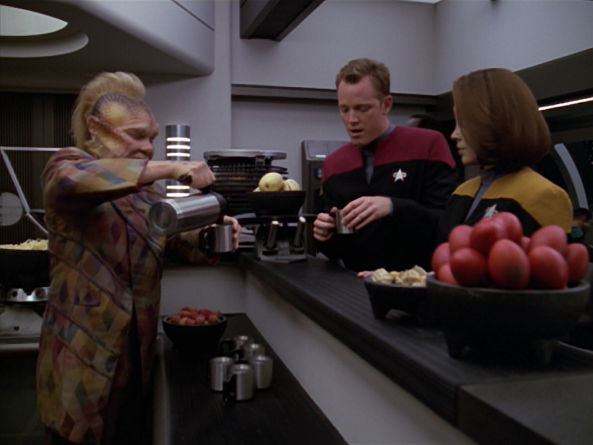 extant_StarTrek_VOY_5x08-NothingHuman_00185.jpg