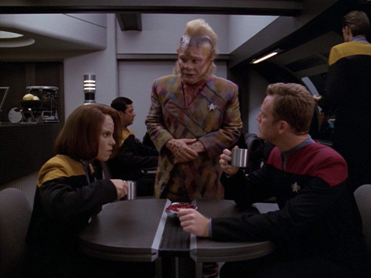 extant_StarTrek_VOY_5x08-NothingHuman_00207.jpg