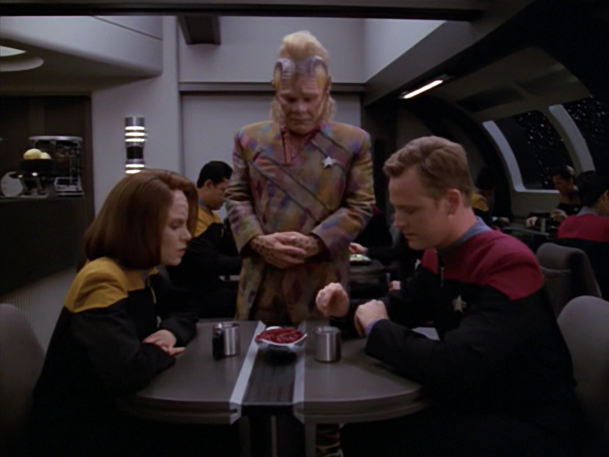 extant_StarTrek_VOY_5x08-NothingHuman_00230.jpg