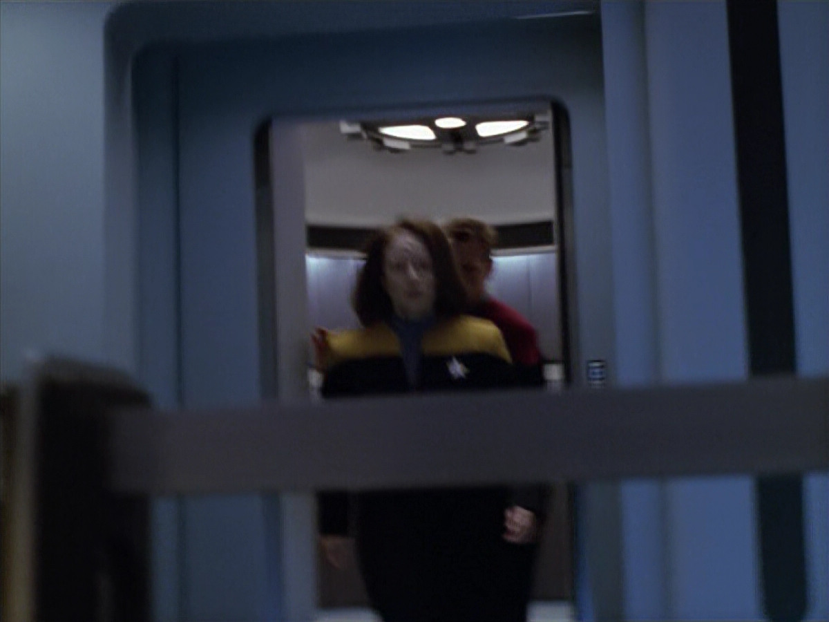 extant_StarTrek_VOY_5x08-NothingHuman_00253.jpg