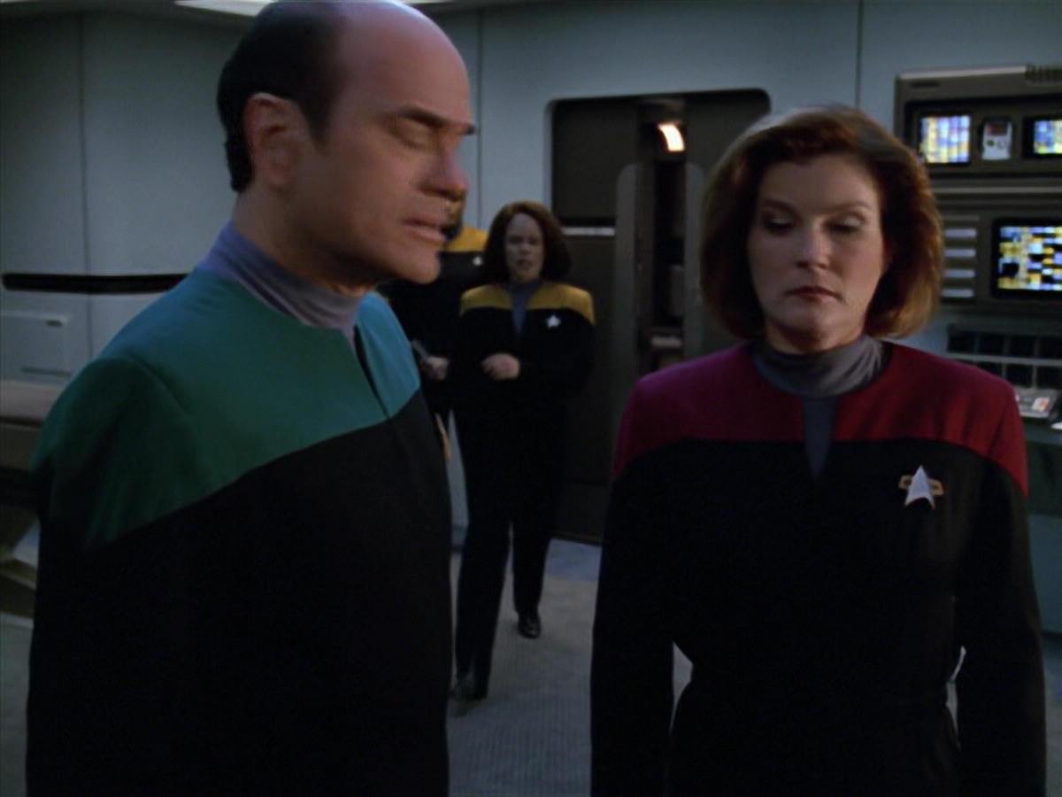 extant_StarTrek_VOY_5x08-NothingHuman_00564.jpg