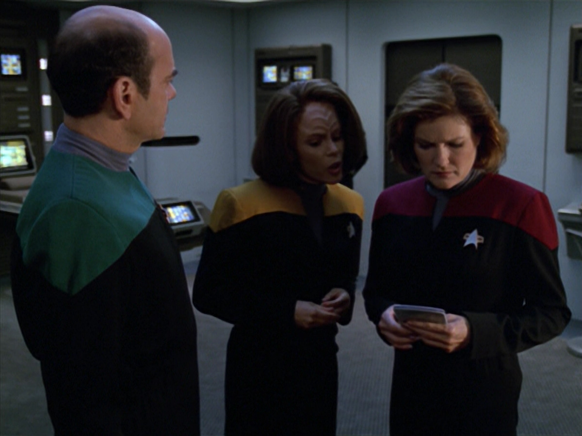 extant_StarTrek_VOY_5x08-NothingHuman_00570.jpg