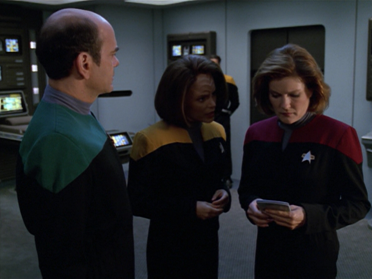 extant_StarTrek_VOY_5x08-NothingHuman_00572.jpg
