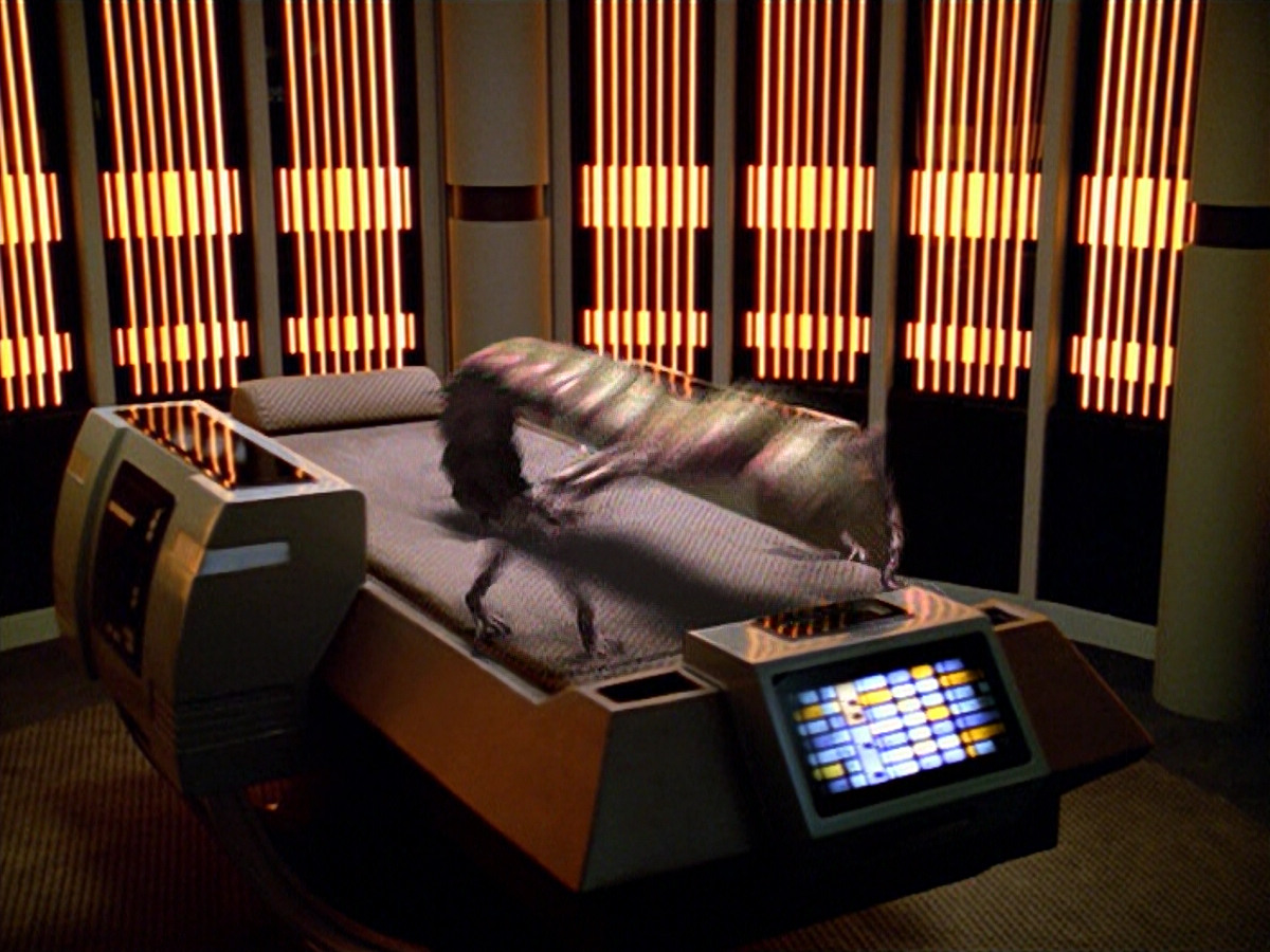 extant_StarTrek_VOY_5x08-NothingHuman_00590.jpg
