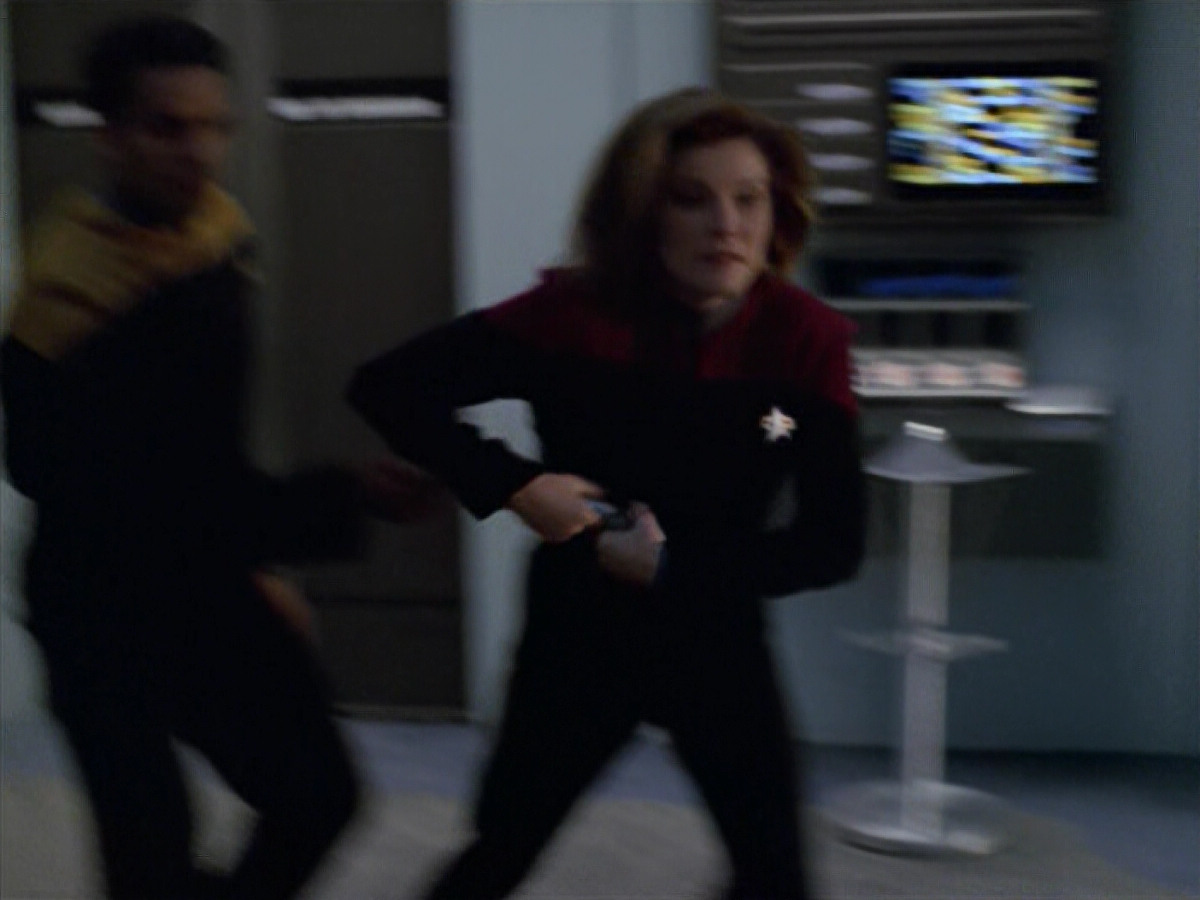 extant_StarTrek_VOY_5x08-NothingHuman_00594.jpg
