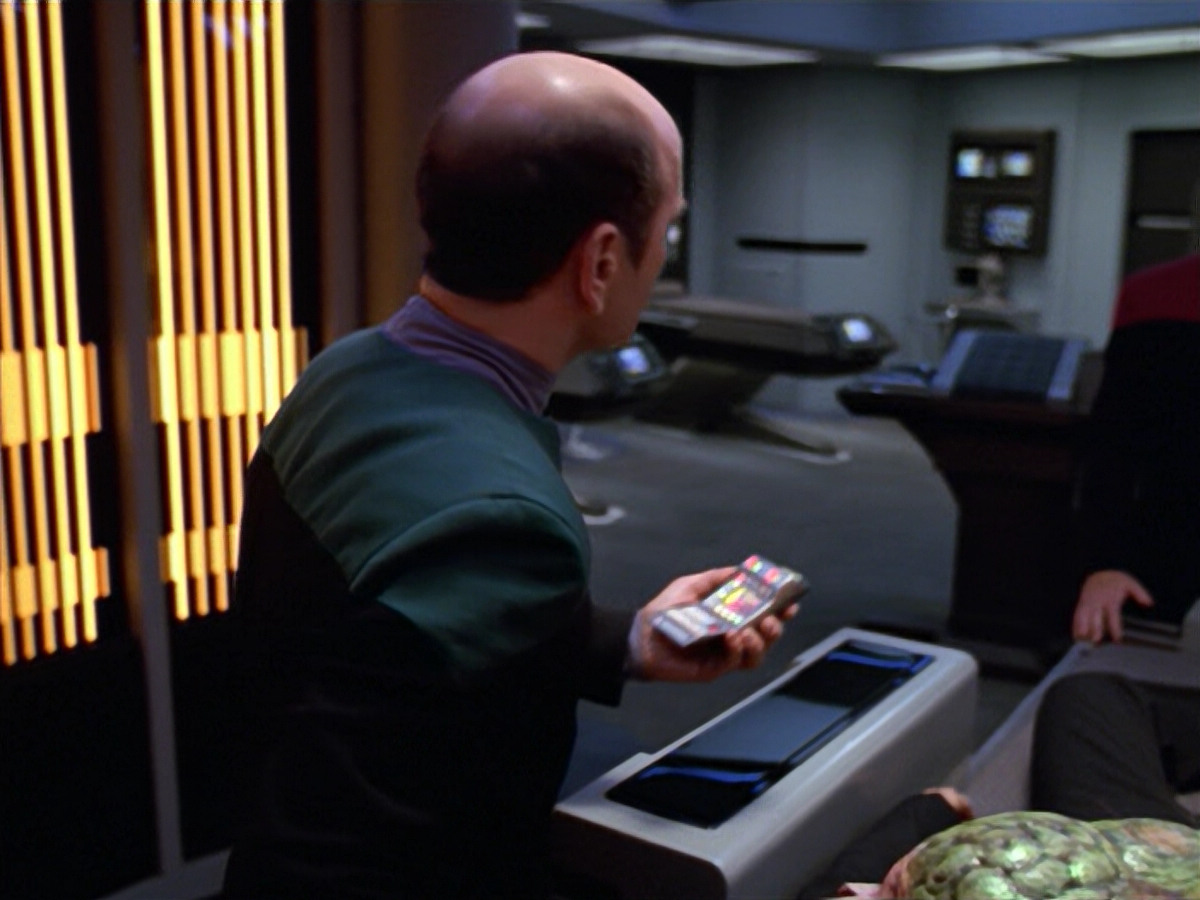 extant_StarTrek_VOY_5x08-NothingHuman_00630.jpg