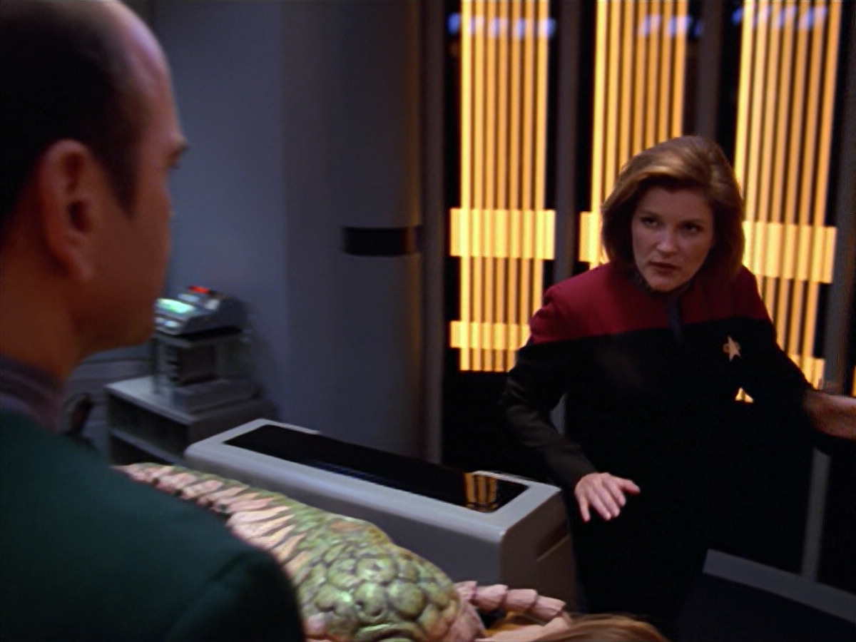 extant_StarTrek_VOY_5x08-NothingHuman_00641.jpg