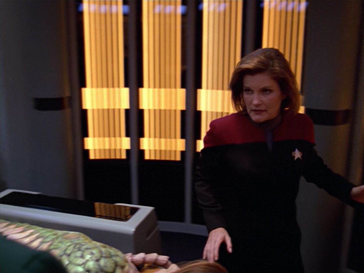 extant_StarTrek_VOY_5x08-NothingHuman_00642.jpg