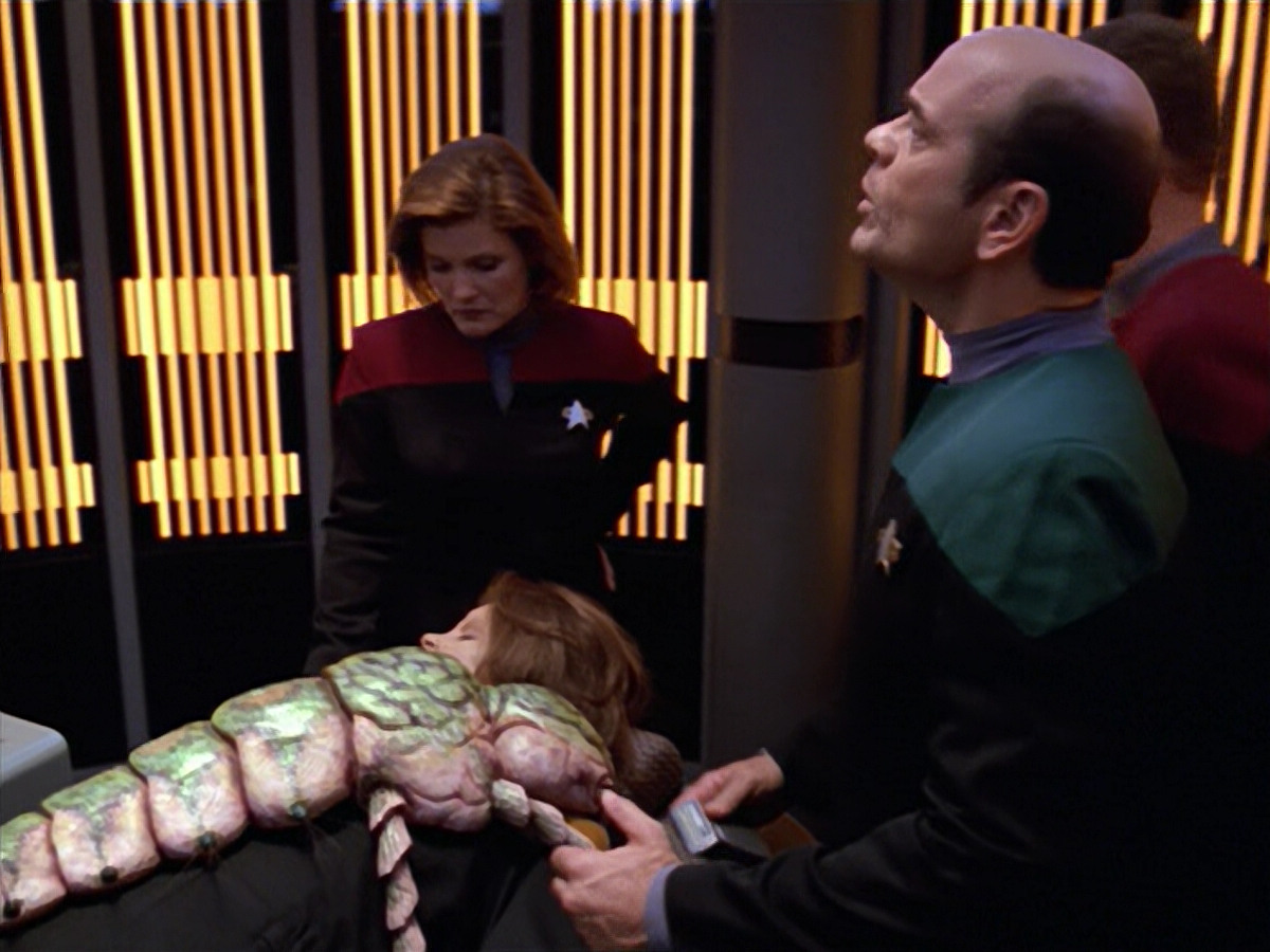 extant_StarTrek_VOY_5x08-NothingHuman_00649.jpg