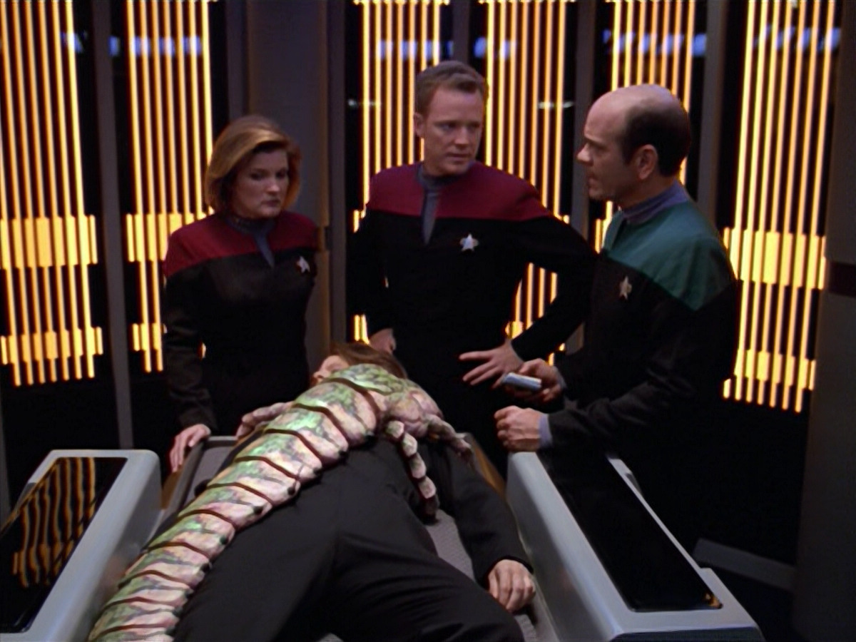 extant_StarTrek_VOY_5x08-NothingHuman_00654.jpg