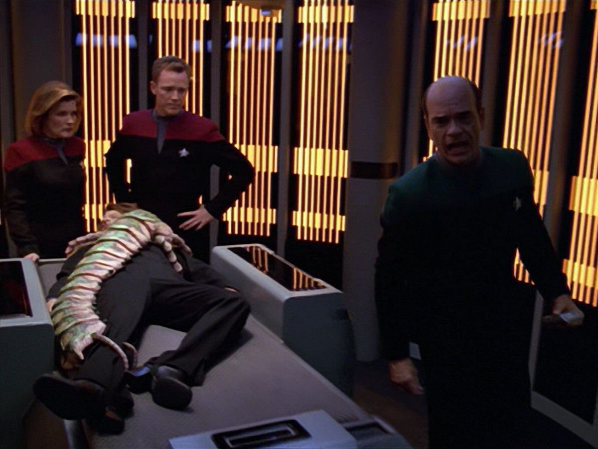 extant_StarTrek_VOY_5x08-NothingHuman_00657.jpg