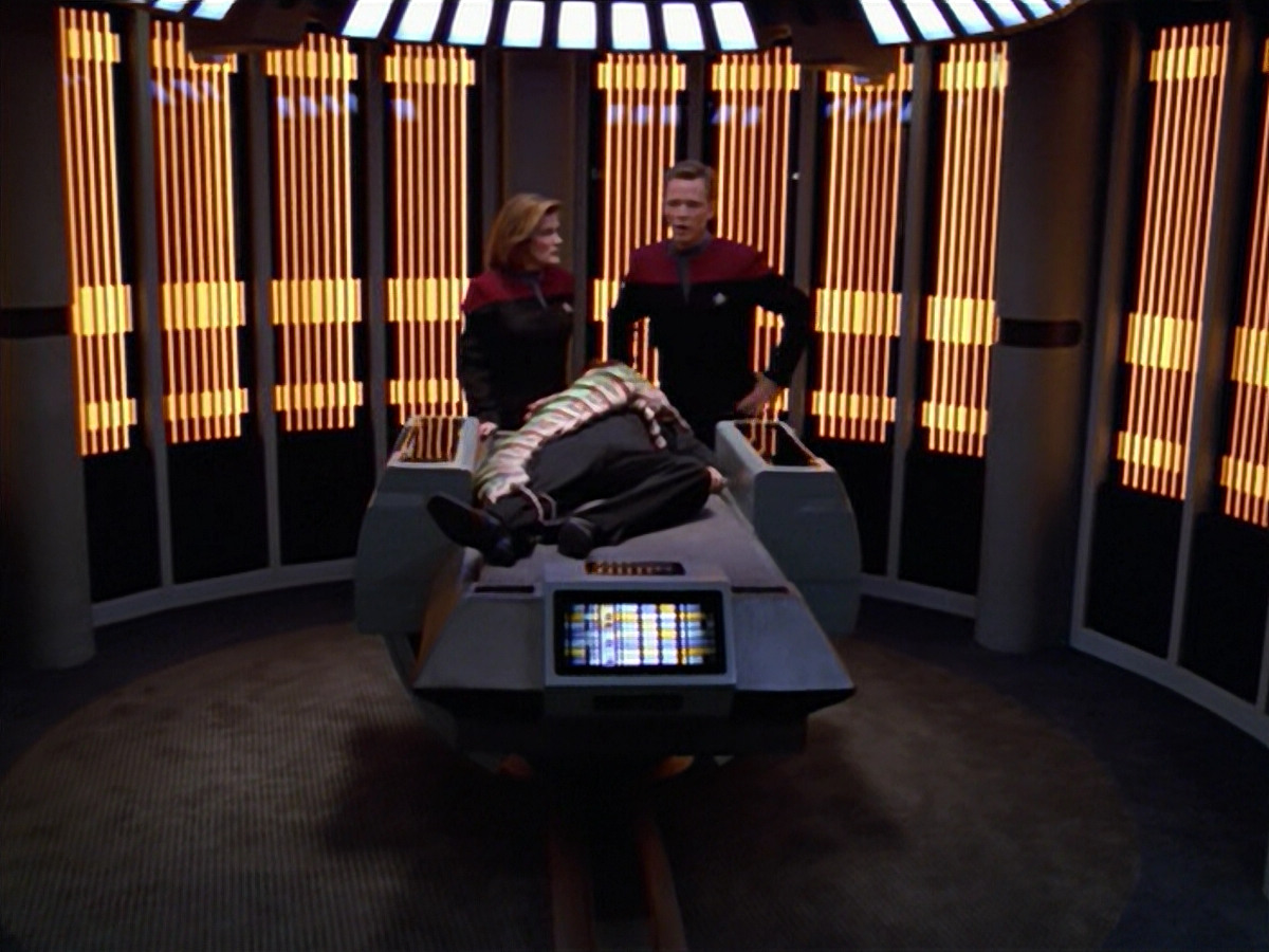 extant_StarTrek_VOY_5x08-NothingHuman_00660.jpg