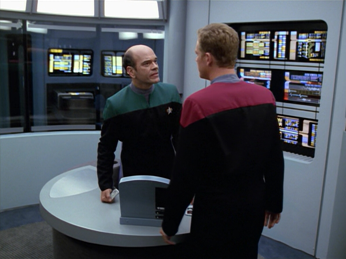 extant_StarTrek_VOY_5x08-NothingHuman_00671.jpg