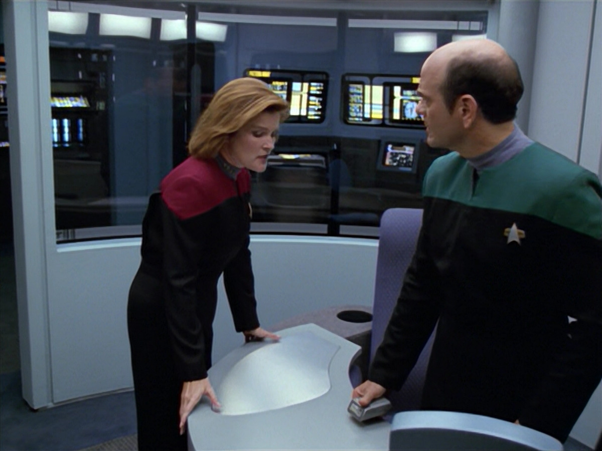 extant_StarTrek_VOY_5x08-NothingHuman_00678.jpg