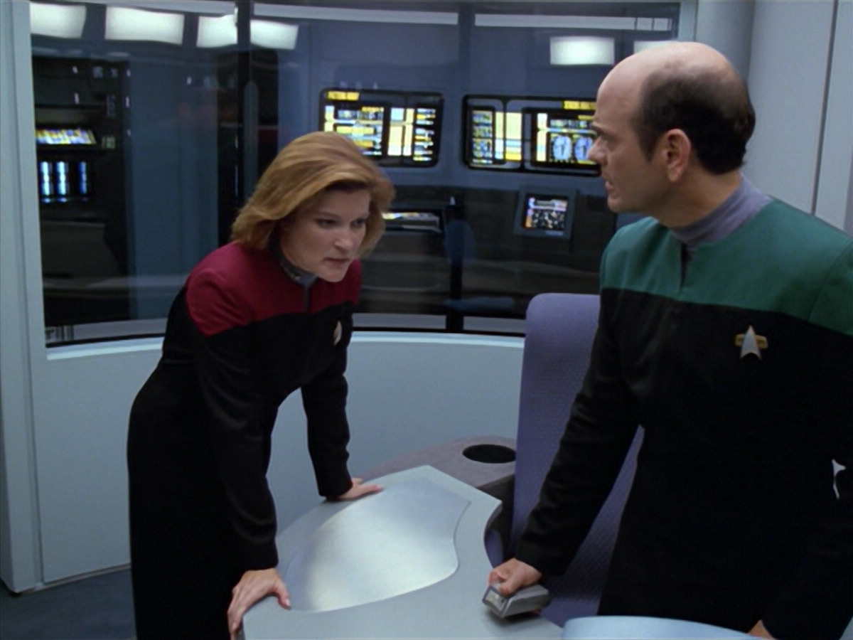 extant_StarTrek_VOY_5x08-NothingHuman_00679.jpg