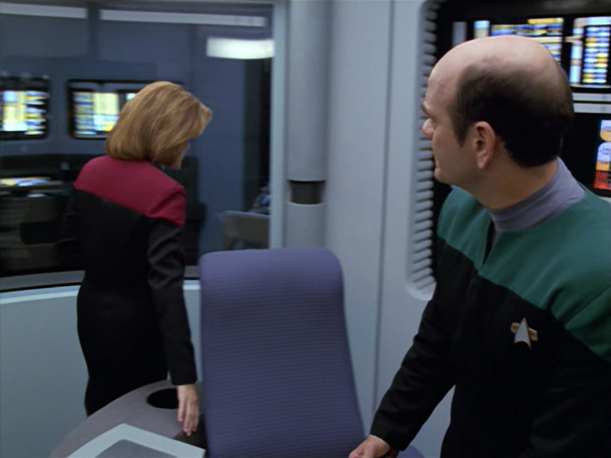 extant_StarTrek_VOY_5x08-NothingHuman_00686.jpg