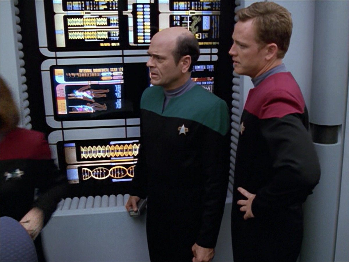 extant_StarTrek_VOY_5x08-NothingHuman_00714.jpg