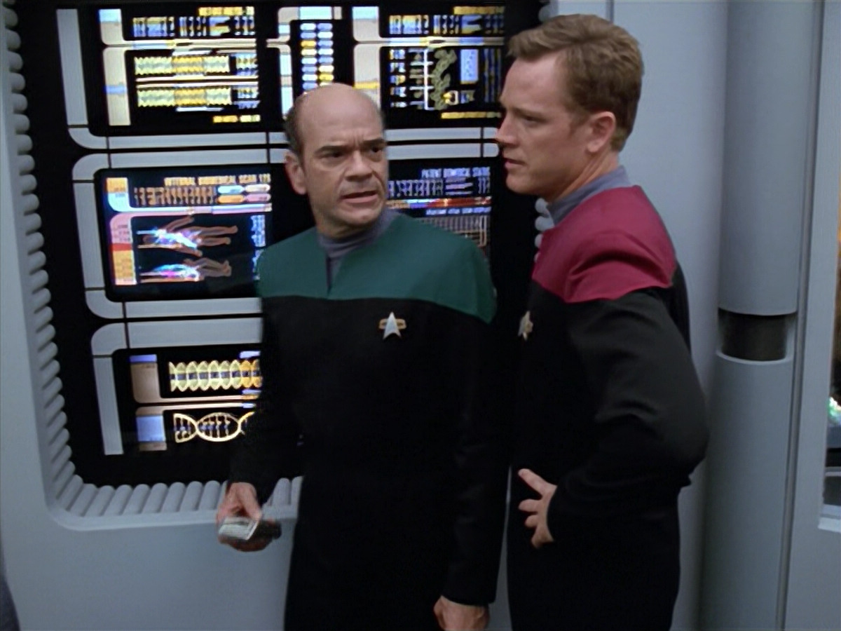extant_StarTrek_VOY_5x08-NothingHuman_00715.jpg