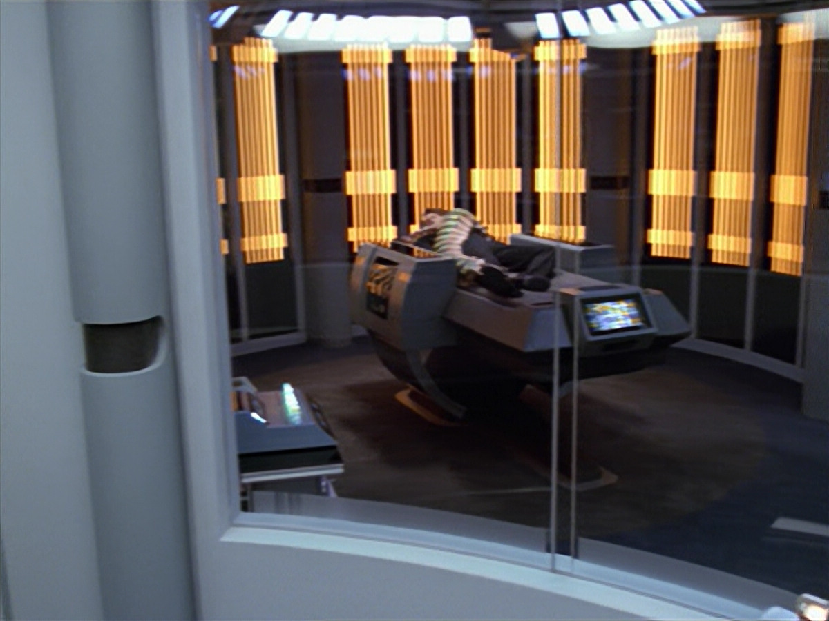 extant_StarTrek_VOY_5x08-NothingHuman_00723.jpg