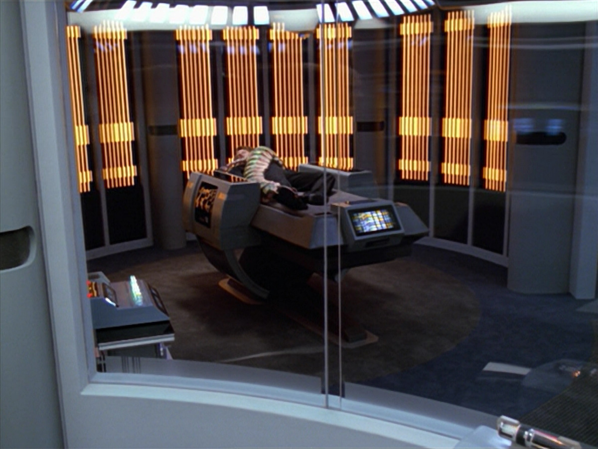 extant_StarTrek_VOY_5x08-NothingHuman_00725.jpg