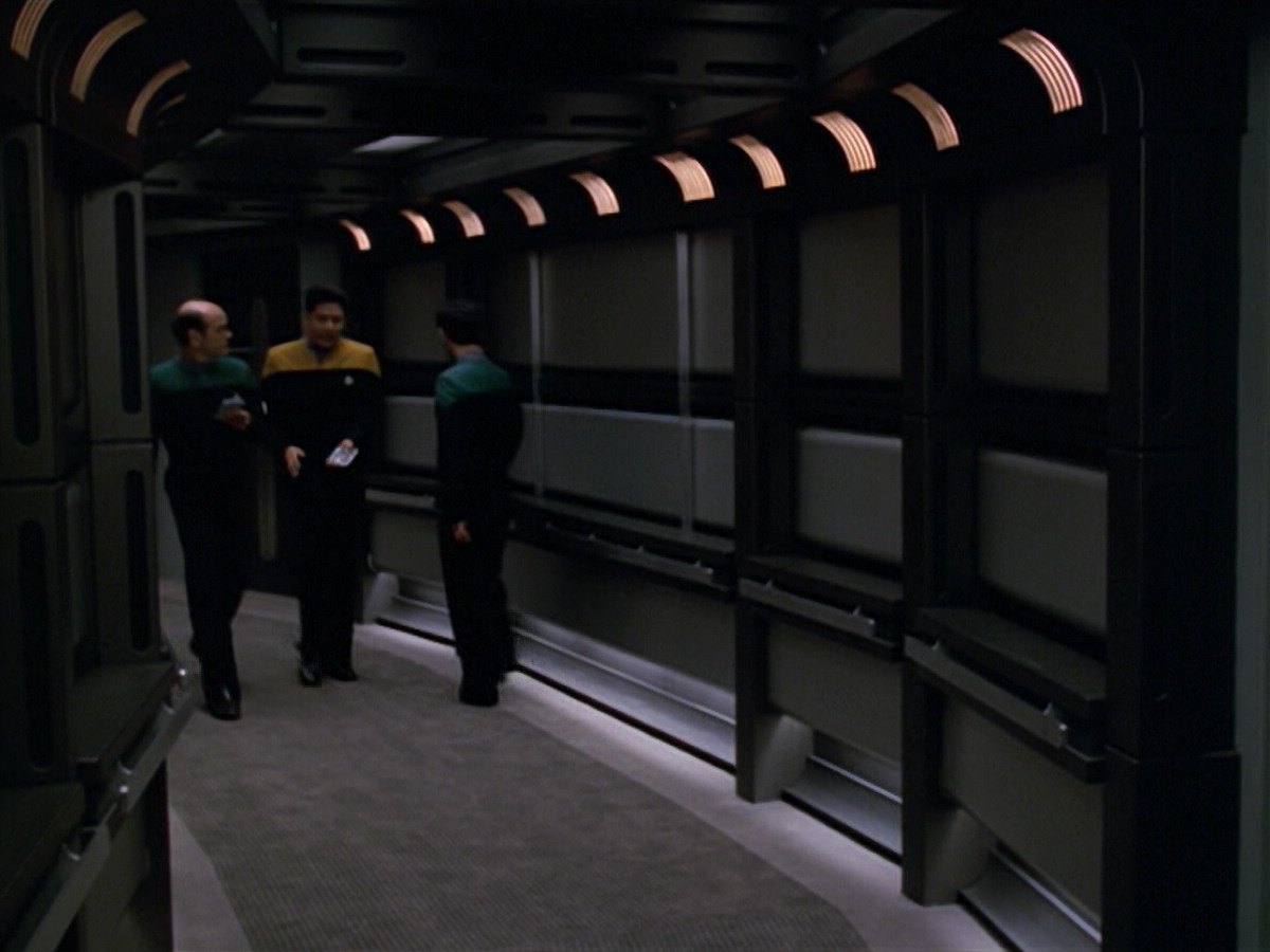 extant_StarTrek_VOY_5x08-NothingHuman_00732.jpg