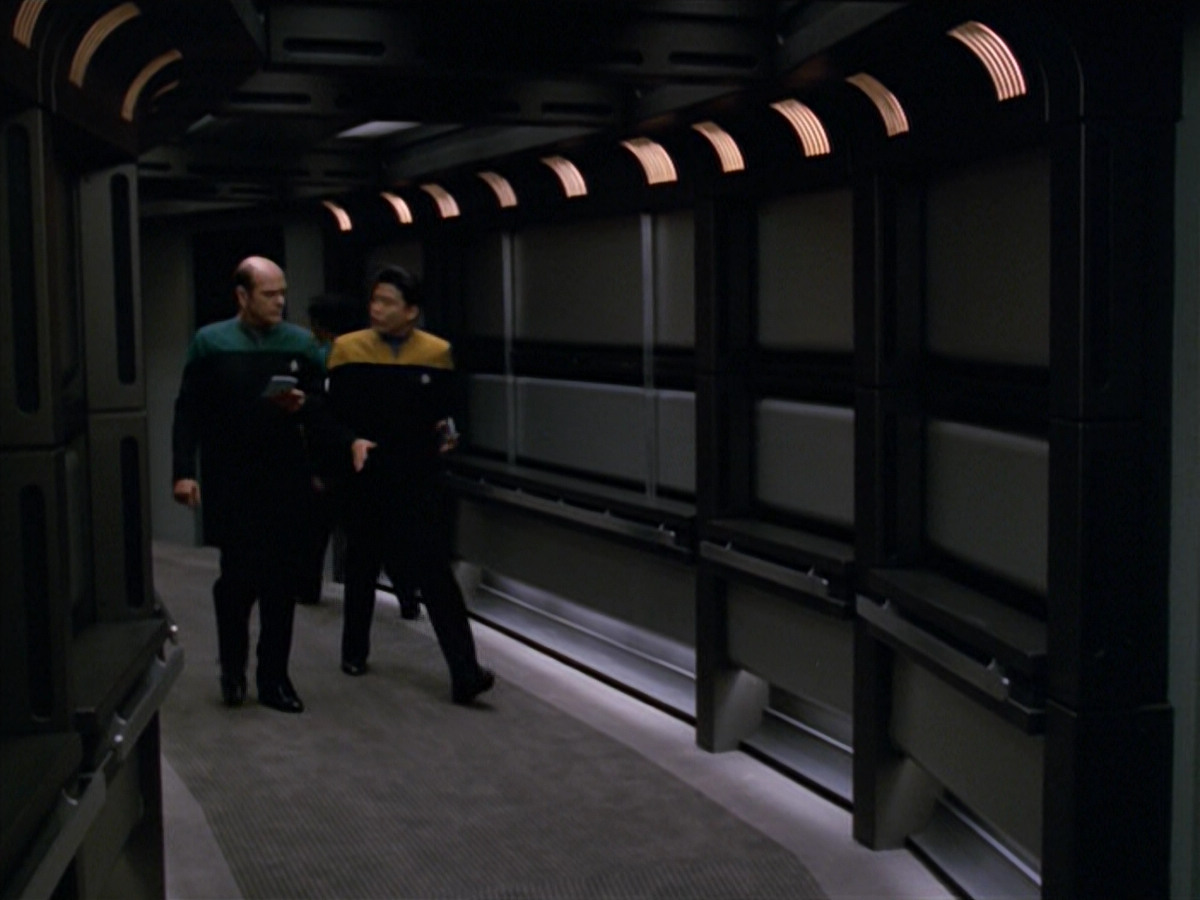 extant_StarTrek_VOY_5x08-NothingHuman_00733.jpg