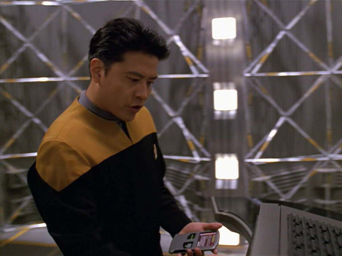 extant_StarTrek_VOY_5x08-NothingHuman_00765.jpg
