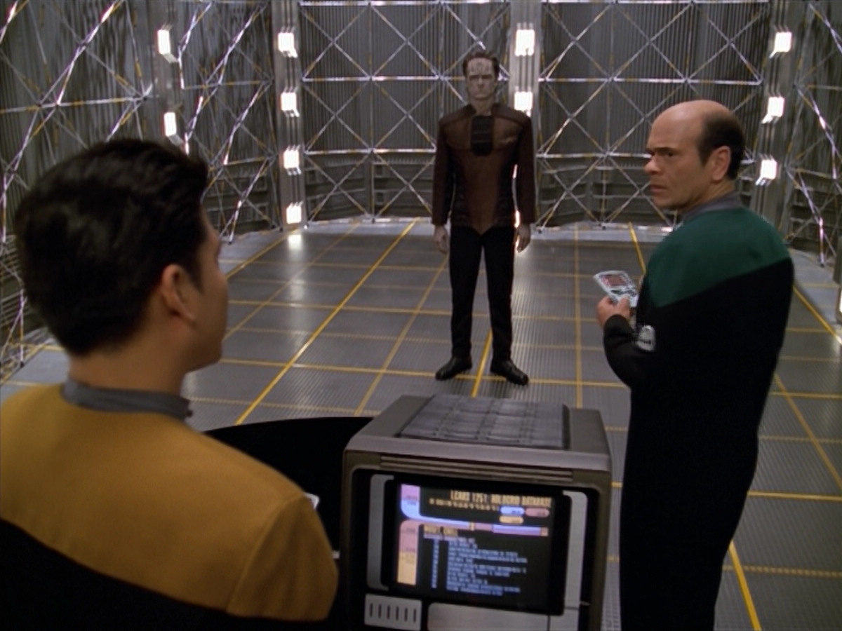 extant_StarTrek_VOY_5x08-NothingHuman_00778.jpg