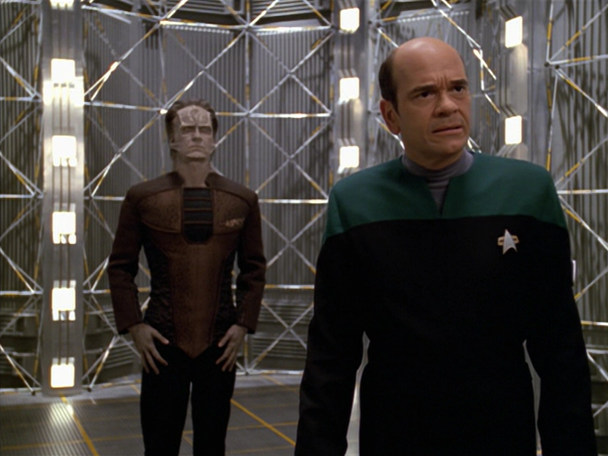 extant_StarTrek_VOY_5x08-NothingHuman_00839.jpg