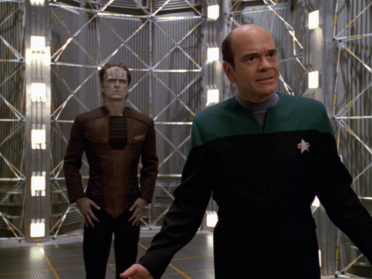 extant_StarTrek_VOY_5x08-NothingHuman_00841.jpg