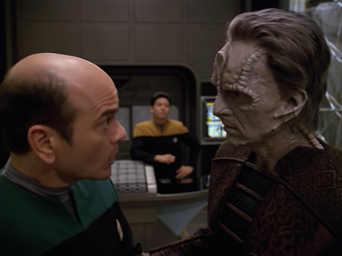 extant_StarTrek_VOY_5x08-NothingHuman_00930.jpg