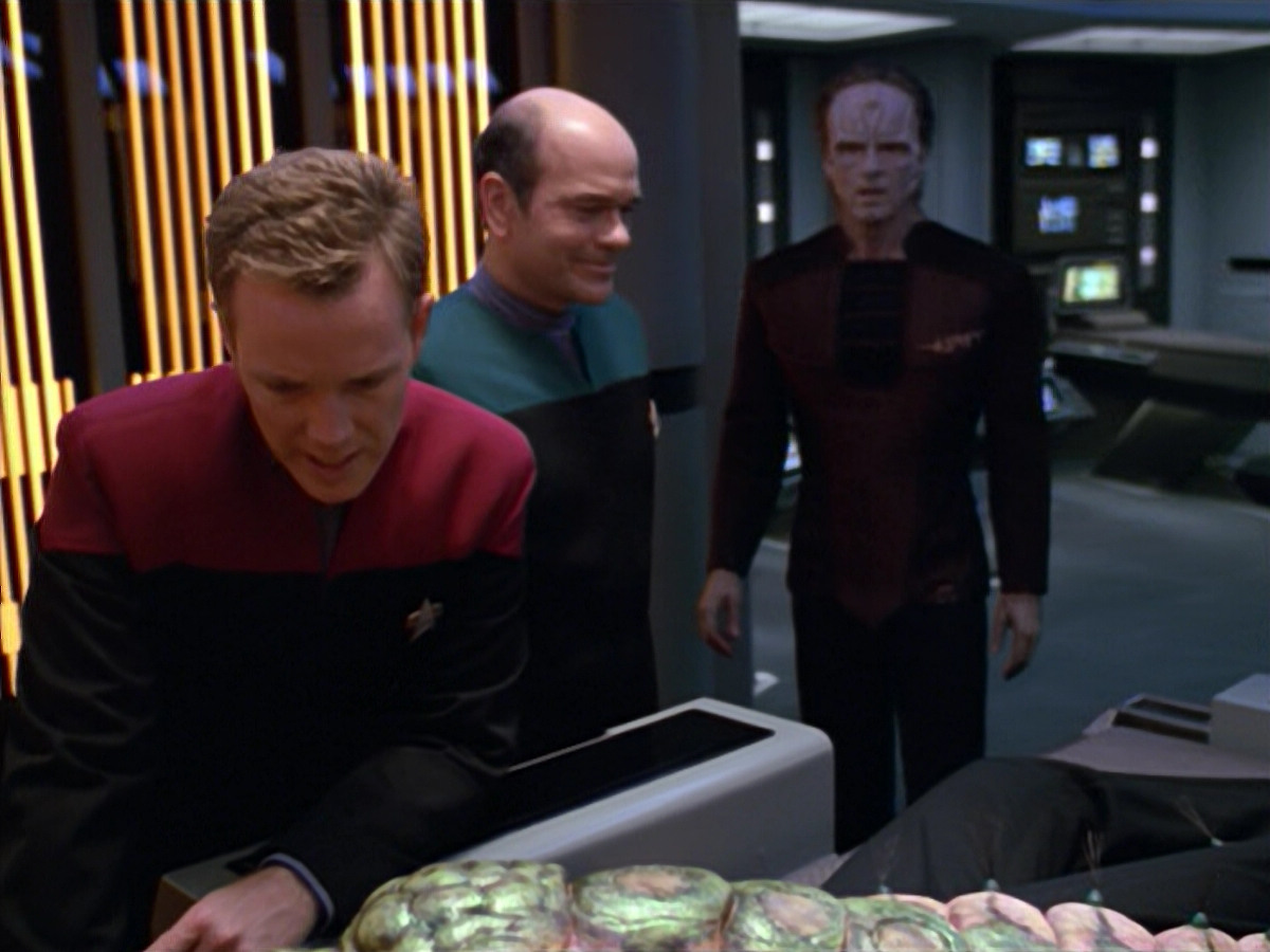 extant_StarTrek_VOY_5x08-NothingHuman_00961.jpg