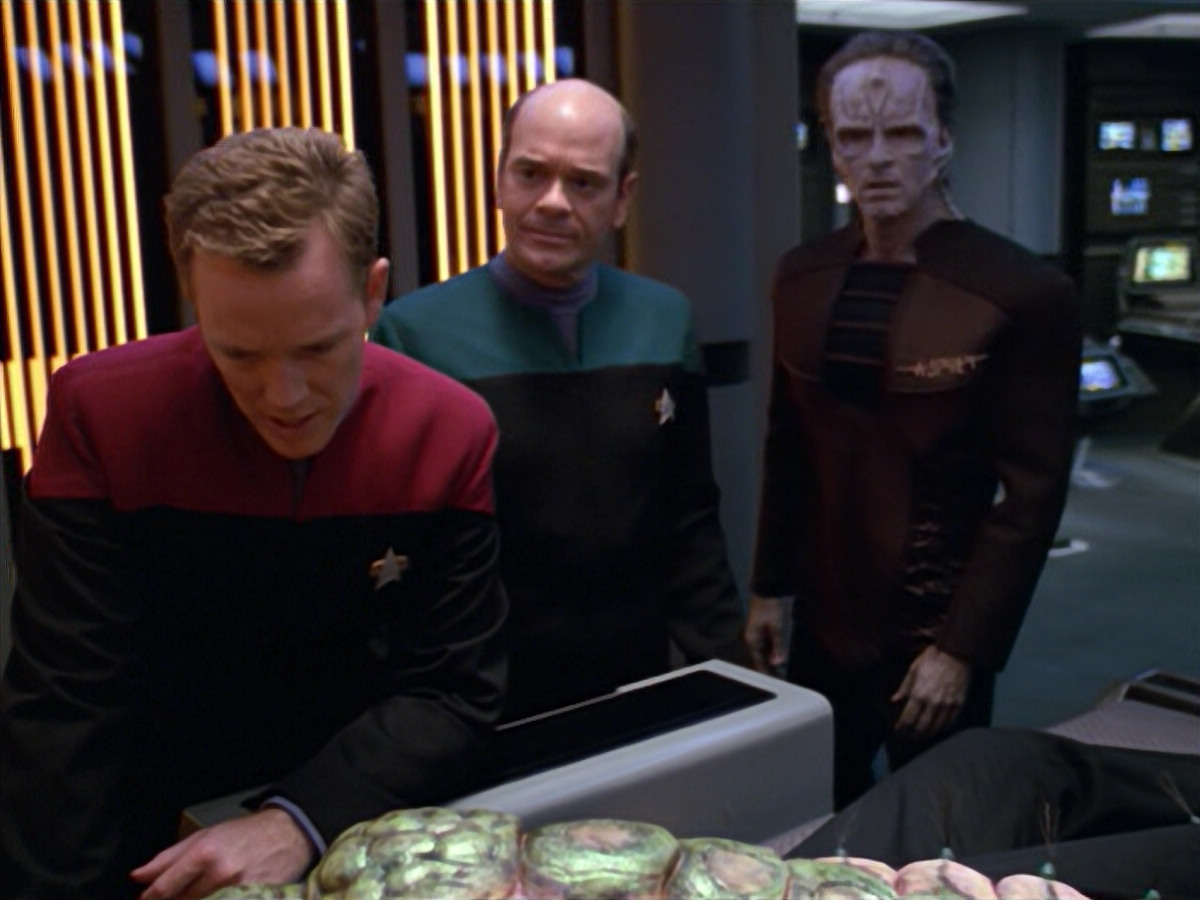 extant_StarTrek_VOY_5x08-NothingHuman_00962.jpg