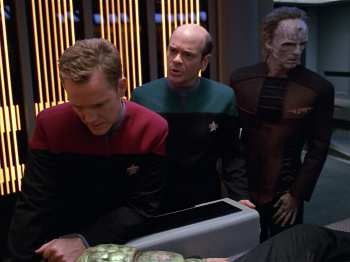 extant_StarTrek_VOY_5x08-NothingHuman_00964.jpg