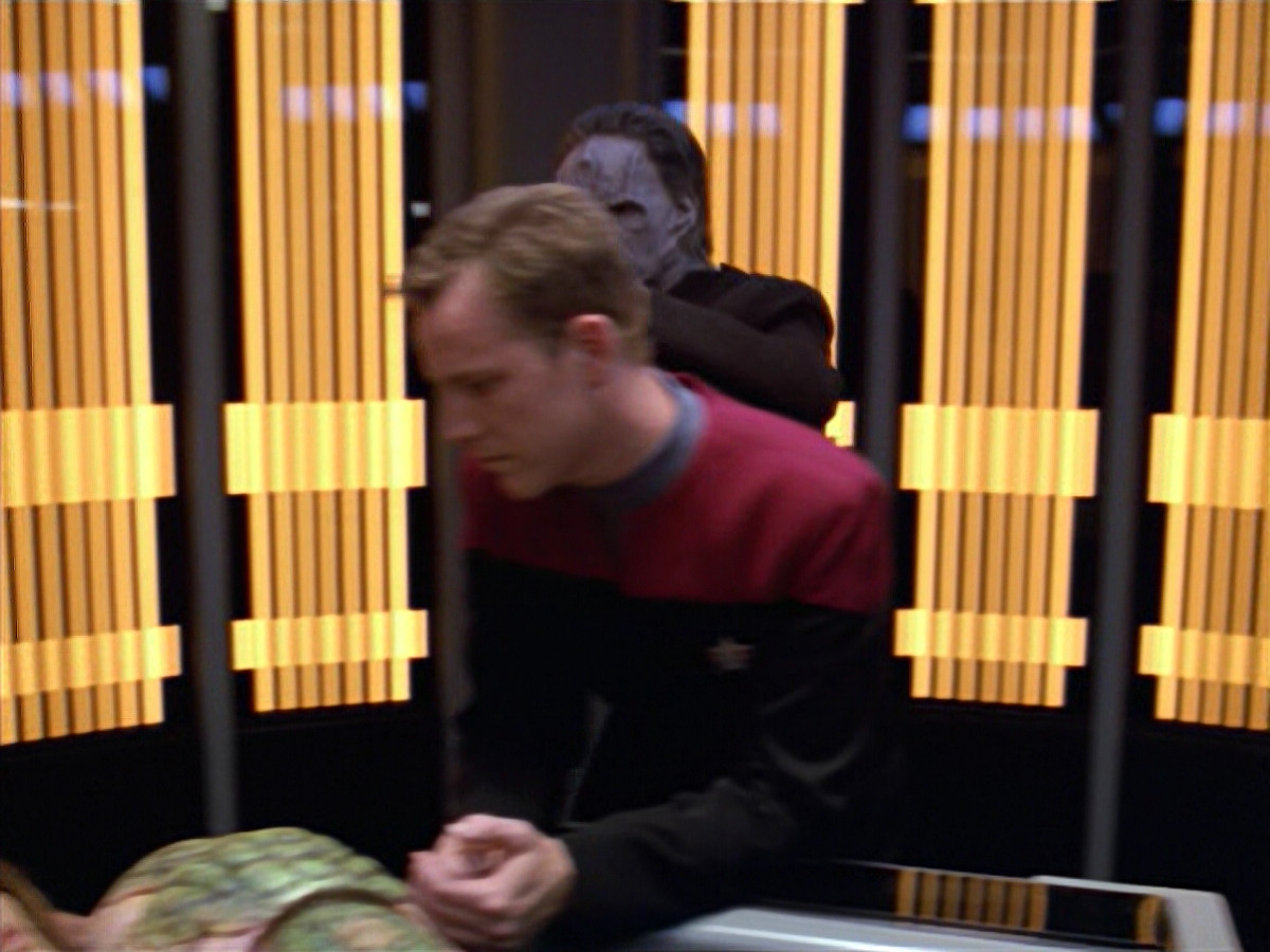 extant_StarTrek_VOY_5x08-NothingHuman_01001.jpg