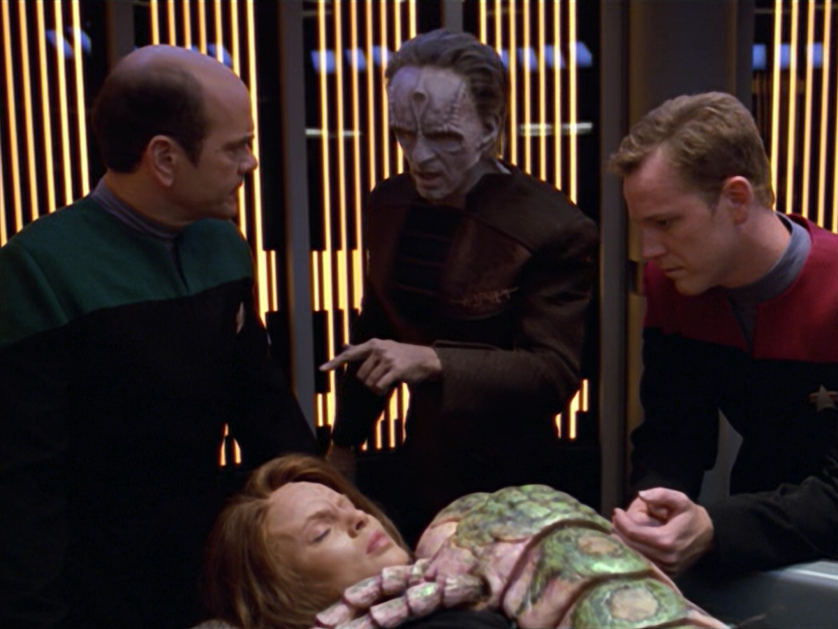 extant_StarTrek_VOY_5x08-NothingHuman_01004.jpg