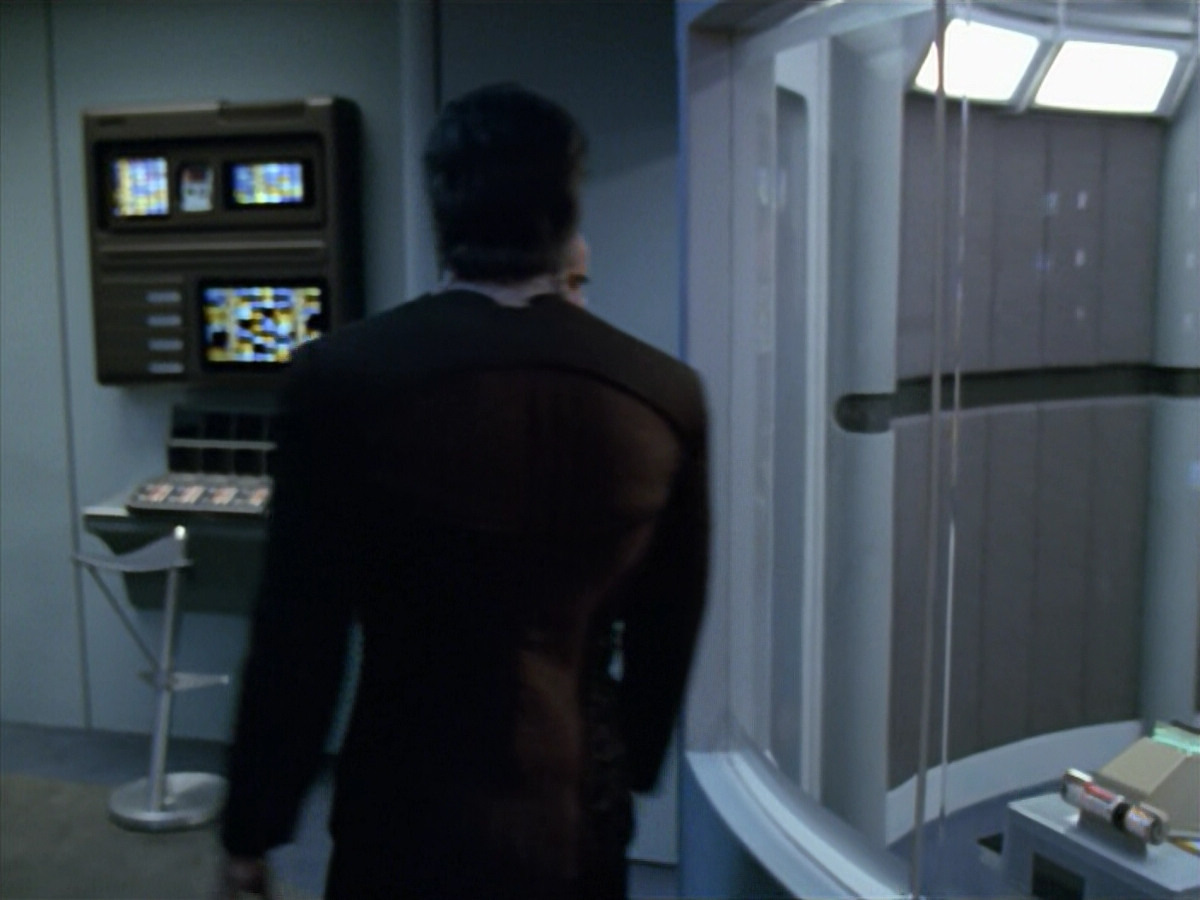 extant_StarTrek_VOY_5x08-NothingHuman_01029.jpg