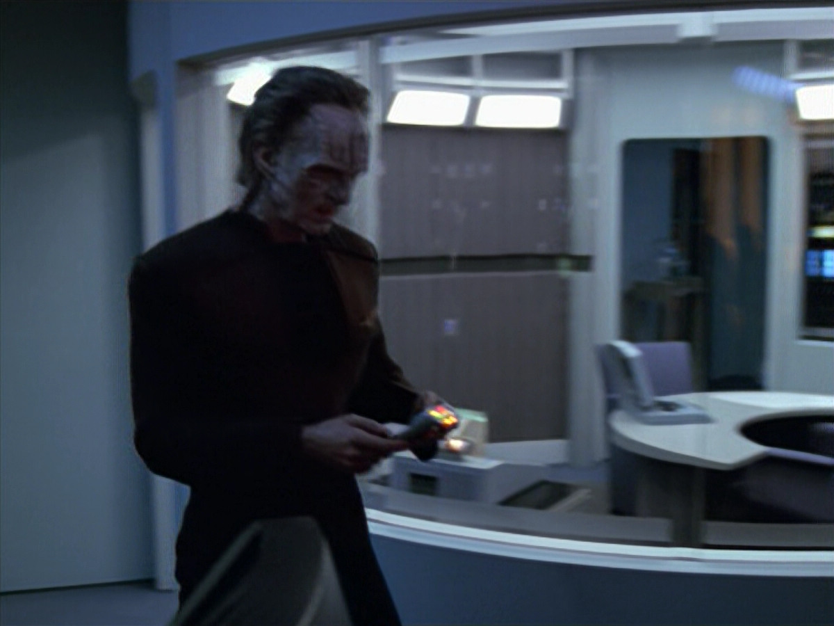 extant_StarTrek_VOY_5x08-NothingHuman_01057.jpg