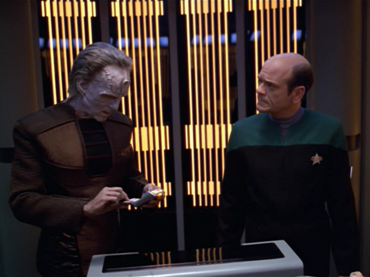extant_StarTrek_VOY_5x08-NothingHuman_01063.jpg