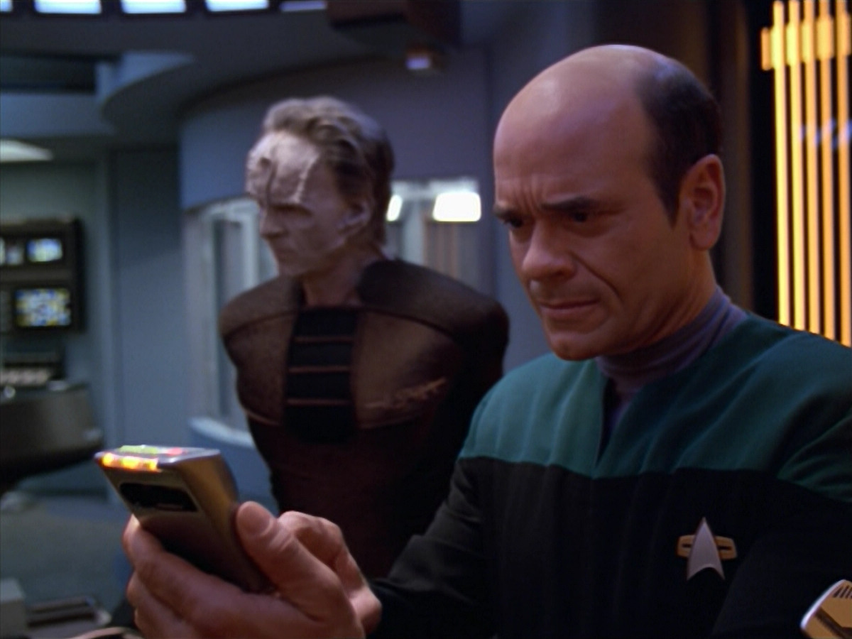 extant_StarTrek_VOY_5x08-NothingHuman_01085.jpg