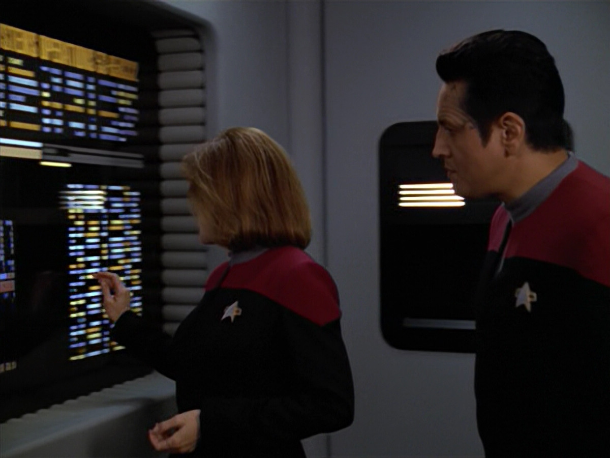 extant_StarTrek_VOY_5x08-NothingHuman_01096.jpg